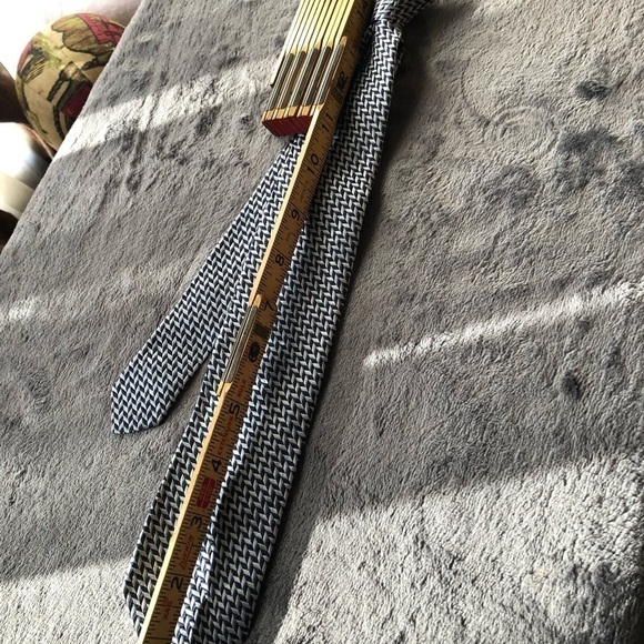 👦👔kids' Silk‎ Snap-On Tie - Black & Silver - Picture 3 of 5